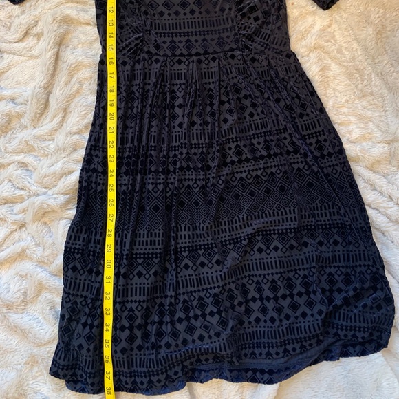 ANTHRO Meadow Rue Geo Velvet Burnout Dress in Navy - Picture 4 of 8